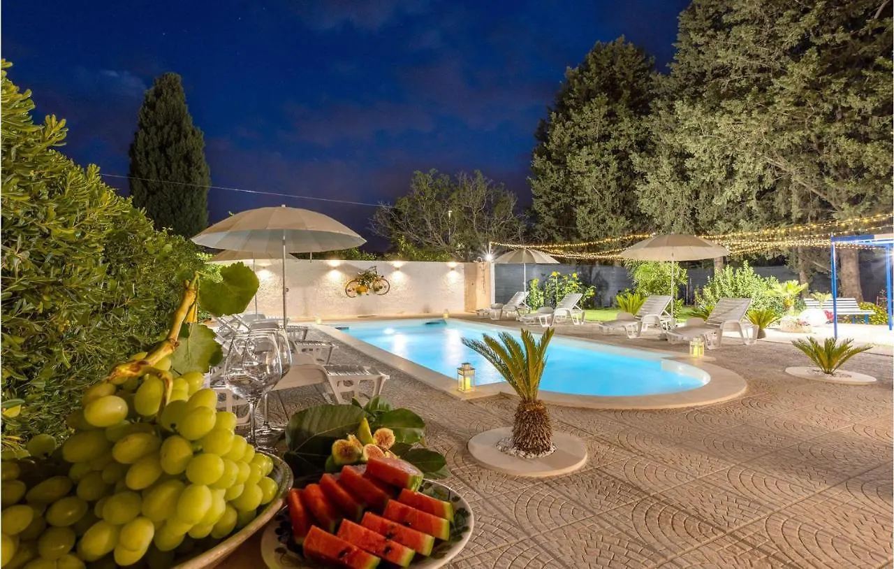 Beautiful Home In كيارامونتي غولفي بيت للعطل
